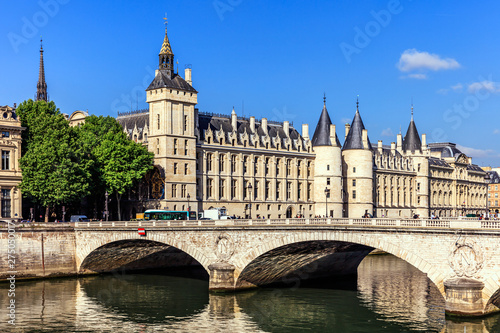 Conciergerie Castle and Bridge of Change over river Seine. Paris, France © Aliaksandr Kazlou