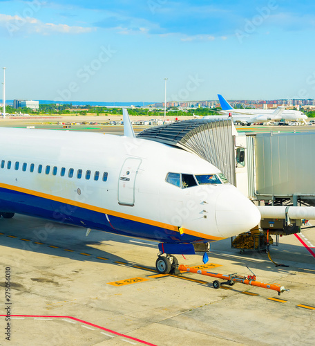 Airplane gangway airport ru...