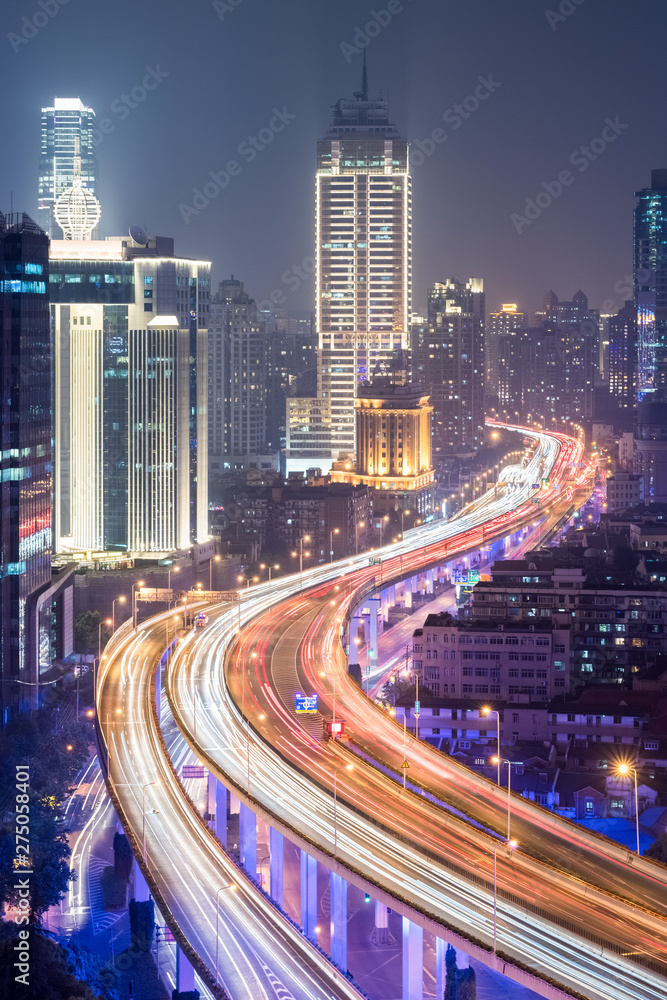 Fototapeta premium viaduct road through the center of the city at night