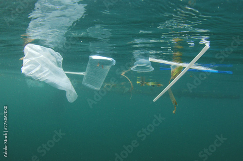 Obraz na plátně Plastic ocean