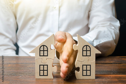 Εκτύπωση καμβά A lawyer shares a house or property between owners