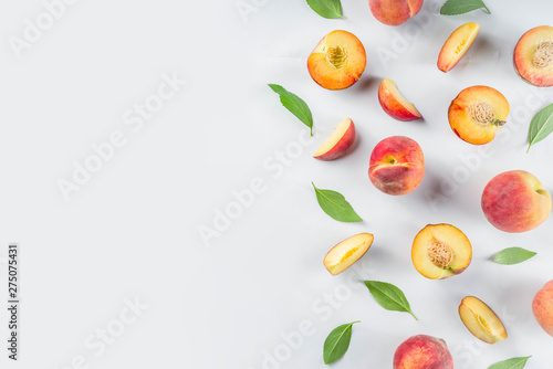 Fototapeta Naklejka Na Ścianę i Meble -  Fresh organic peaches, simple pattern, layout on white background