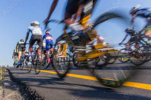 фотографія Cyclist Road Race Motion Speed Blur Overhead