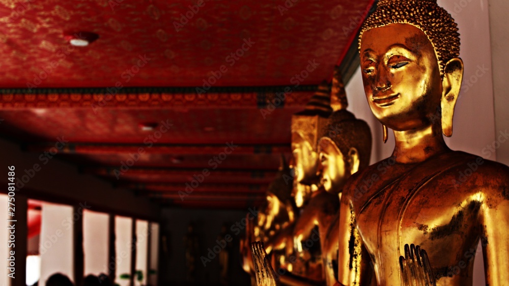 Obraz premium statue in temple