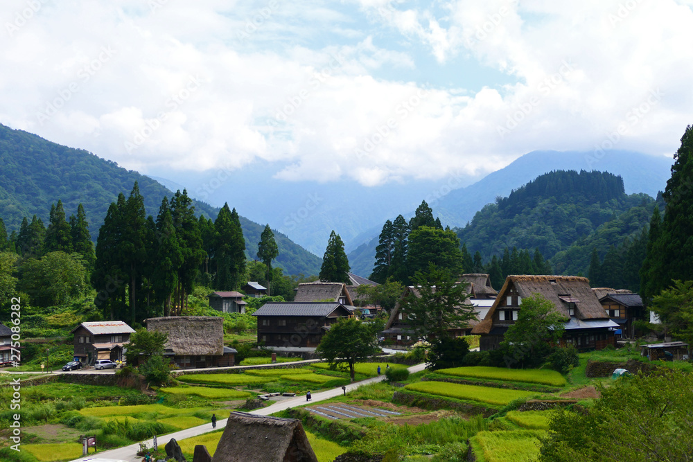 世界文化遺産、初秋の相倉合掌造り集落。五箇山　富山　日本。８月下旬。