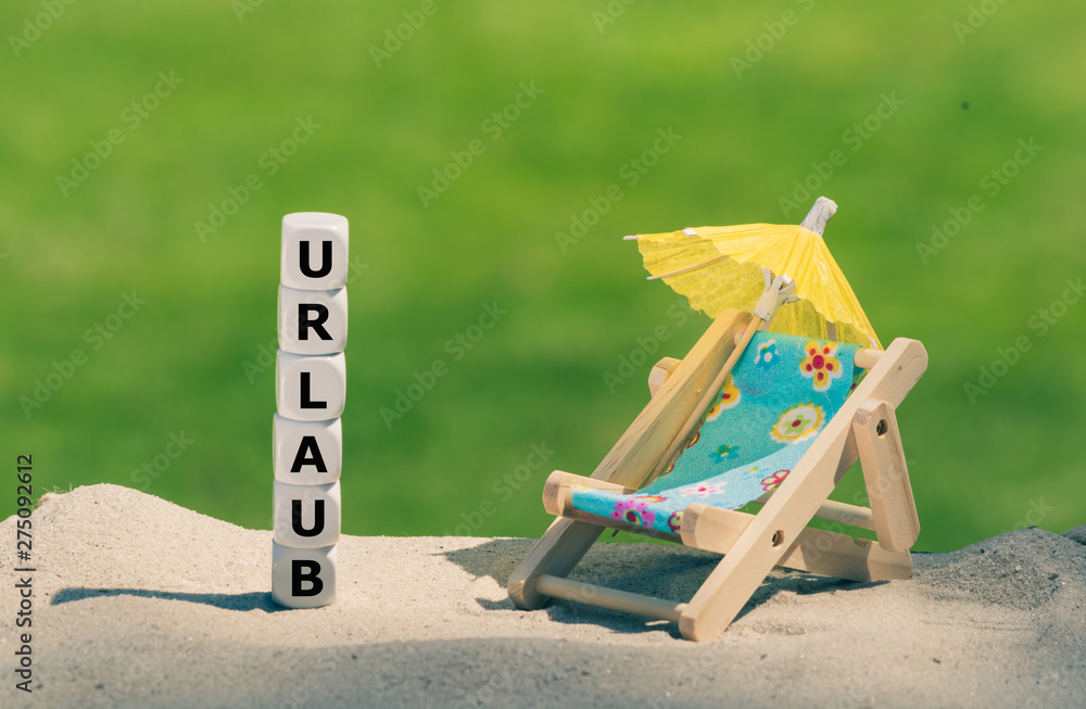 Am Strand bilden Würfeln das Wort Am Strand bilden Würfeln das Wort