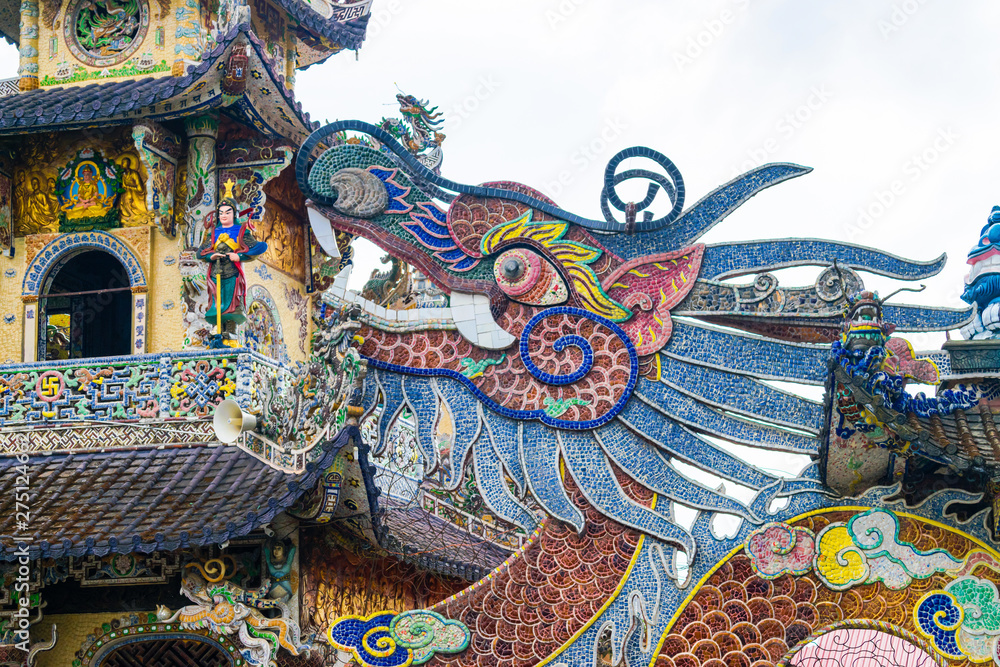 Obraz premium Colorful mosaic of porcelain in shape of dragon in pagoda in Vietnam