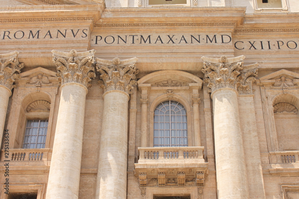 Fototapeta premium Saint Peter's Basilica in St. Peter's Square, Vatican City. Vatican Museum, Rome, Italy.
