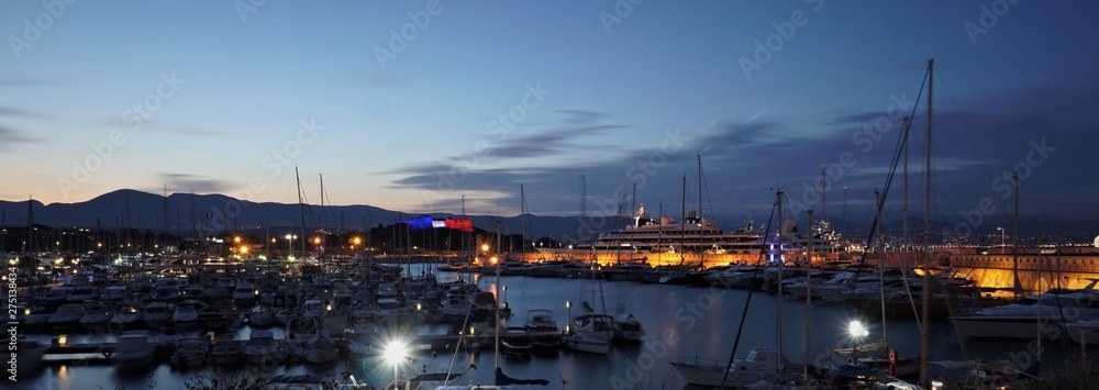 Hafen Antibes am Abend, Nacht, schönes Wasser, Atmosphäre
