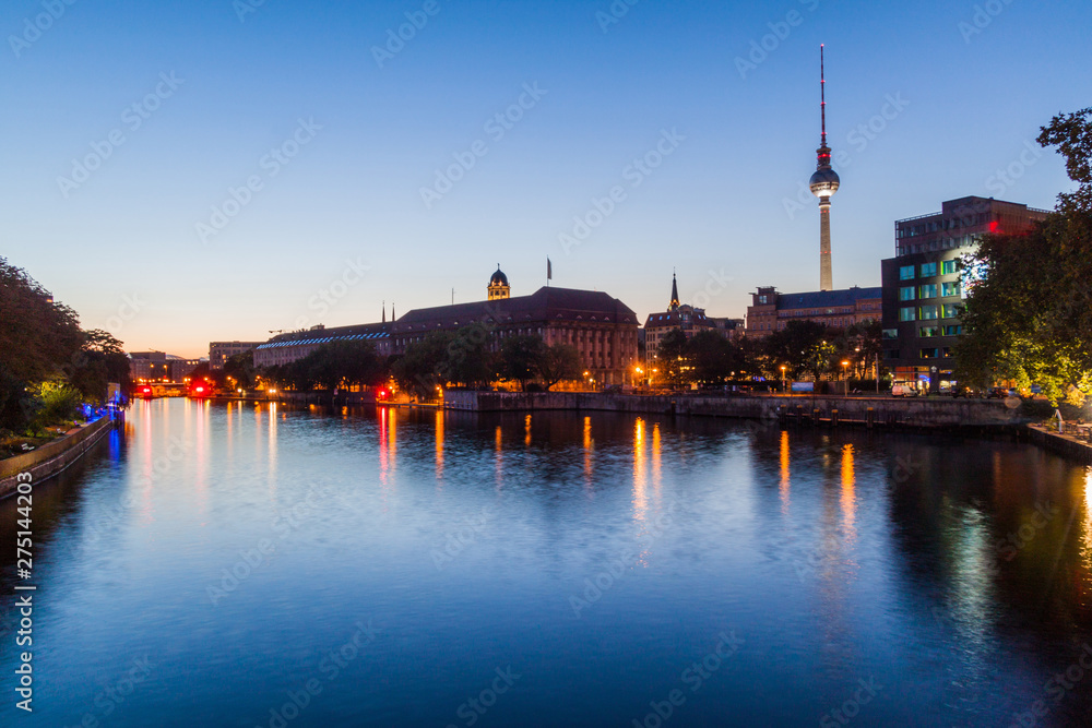 Fototapeta premium Skyline of Berlin with river Spree, Germany