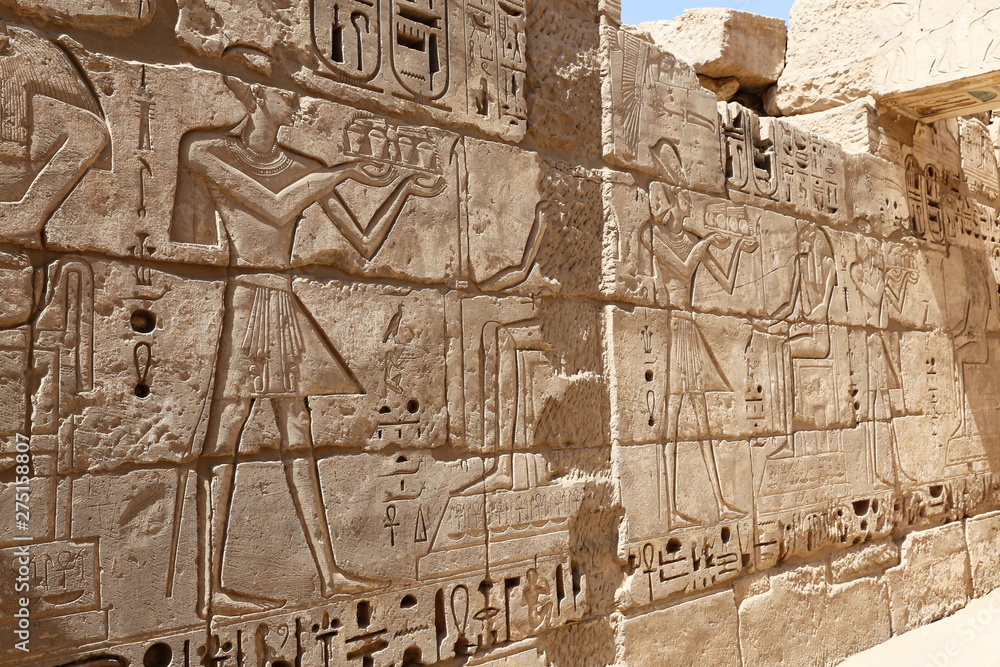 Obraz premium Egyptian Hieroglyphs in Medinet Habu Temple, Luxor, Egypt