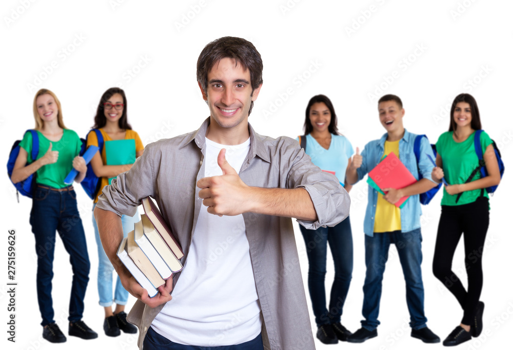 Türkischer Student mit Büchern und Gruppe internationaler Studenten Türkischer Student mit Büchern und Gruppe internationaler Studenten