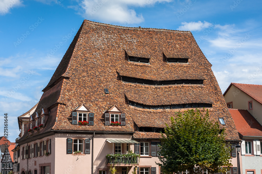 Φωτογραφία Maison du Sel - The Salt Storage in historical center of the Wissembourg, Alsace