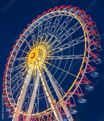 ferris wheel at night in the summer