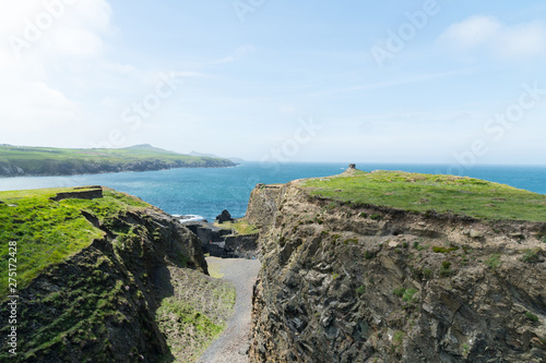 Küste bei Abereiddy mit blauer Lagune, Wales