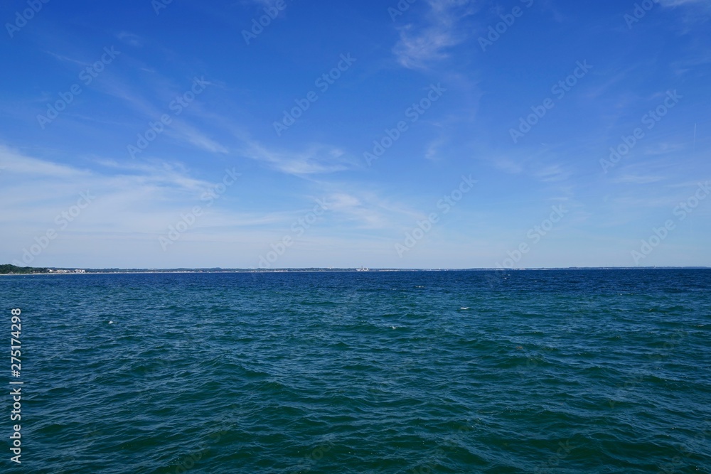 Fototapeta premium Sonniger Panoramablick über die Ostsee (Timmendorfer Strand)