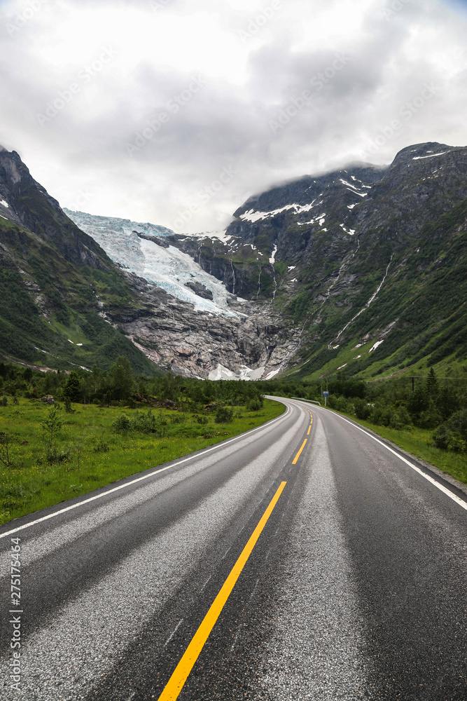 Fototapeta premium Boyabreen valley in Norway
