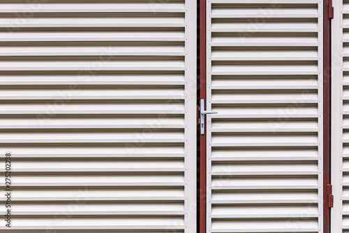 Fotografie locked door in barn wall