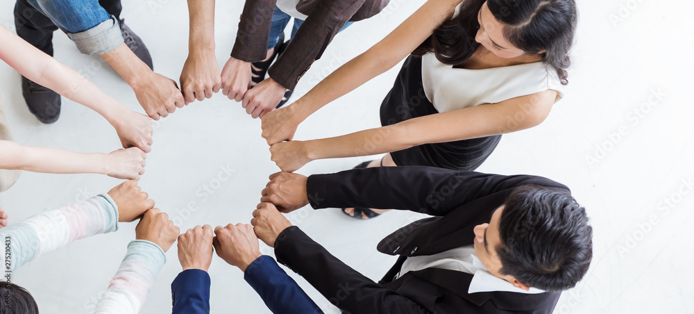 Creative team meeting hands synergy brainstorm business man woman in circle top view on white background. Support teamwork acquisition together international diversity harmony people concept banner - obrazy, fototapety, plakaty 