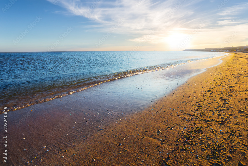 Obraz premium sandy sea beach at the sunset, evening sea landscape