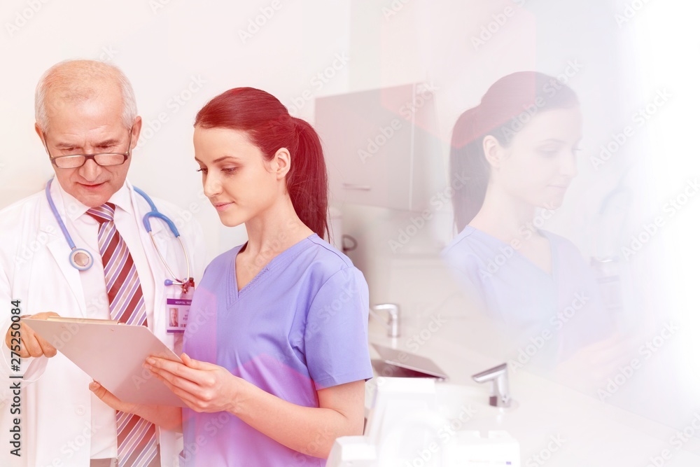 Obraz premium Medical personel (doctors, nurses and dentists) during different procedures with patients.