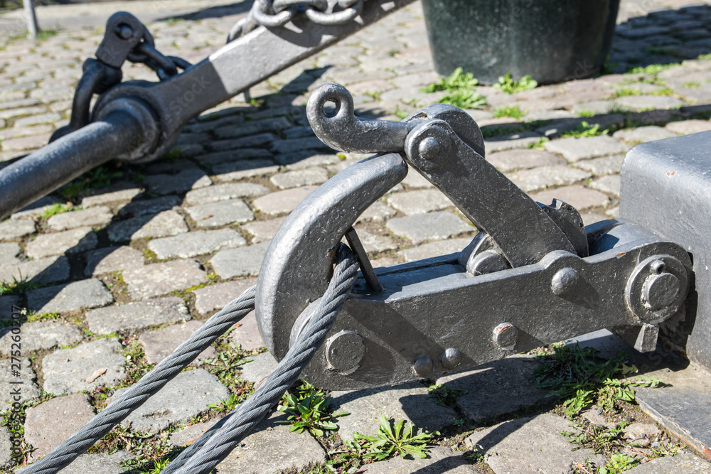 Fastening for an anchor outside the water. Fastening for an anchor outside the water.