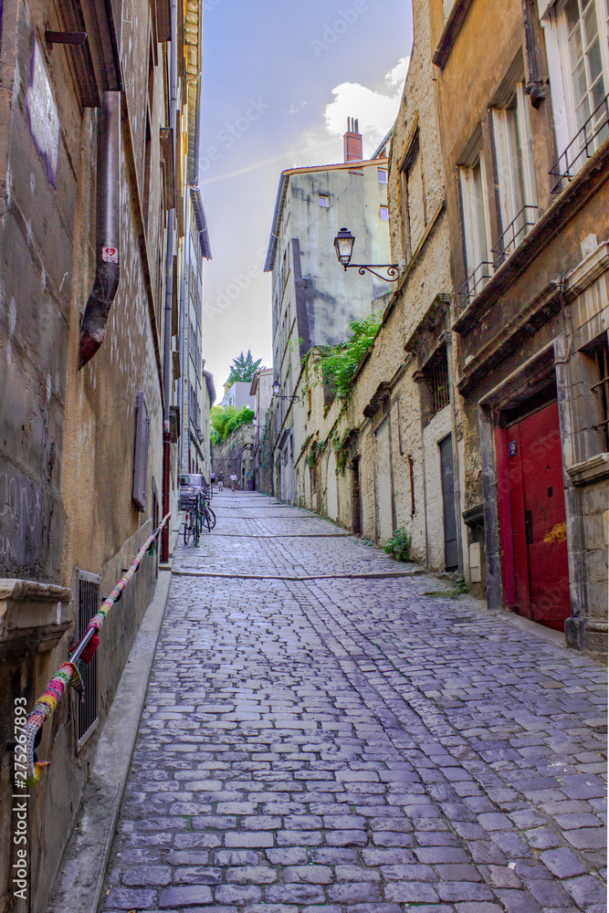 Fototapeta premium rue pavée montante