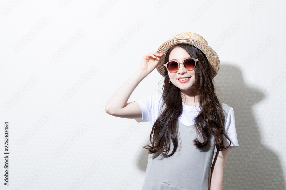 夏服を着た女性のポートレート 夏服を着た女性のポートレート