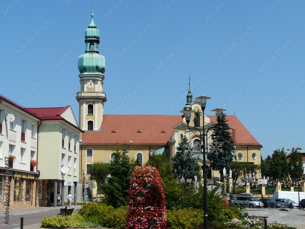TYCHY,POLSKA-Zabytkowy kościół na rynku Starego Miasta