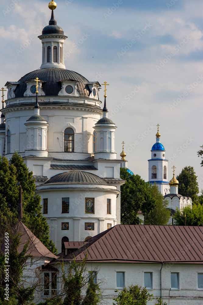 Maloyaroslavets, Russia - June 2019: View of the square with the monument to the war of 1812 and the Assumption Cathedral in Maloyaroslavets (Malojaroslavec, Maloyaroslavec) Maloyaroslavets, Russia - June 2019: View of the square with the monument to the war of 1812 and the Assumption Cathedral in Maloyaroslavets (Malojaroslavec, Maloyaroslavec)