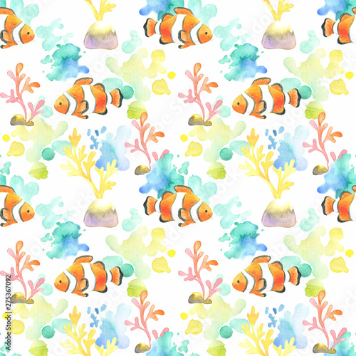 Seamless pattern with beautiful exotic fish. Colorful hand drawn illustrations. Watercolor background.