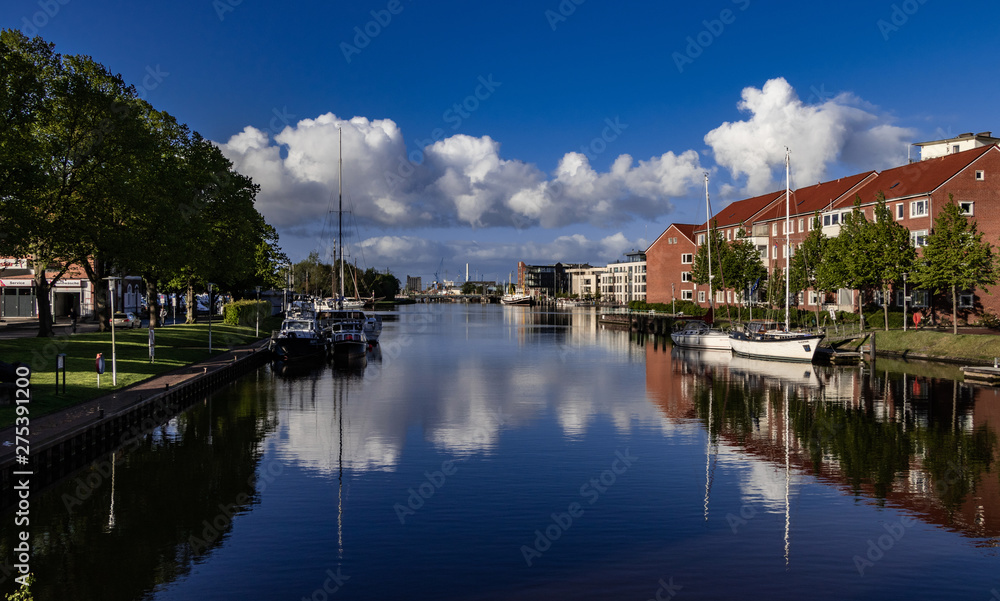 Falderndelft und Binnenhafen in Emden Ostfriesland