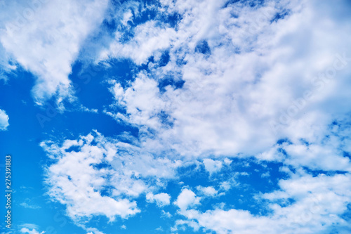 Fototapeta Naklejka Na Ścianę i Meble -  background blue sky with white clouds , freedom, calm , loneliness