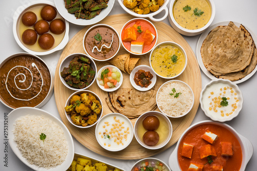 Fotografia Indian Hindu Veg Thali / food platter, selective focus
