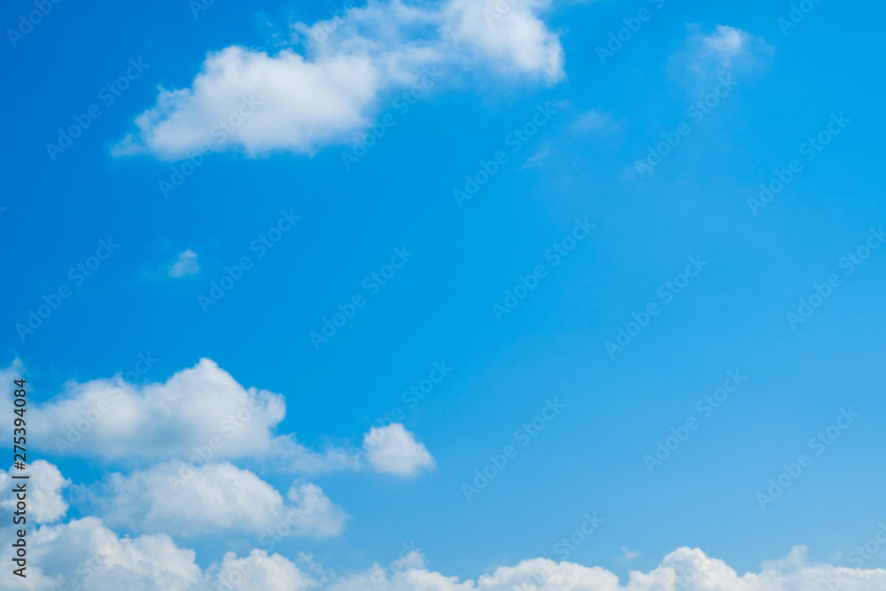 写真素材 青空 空 雲 初夏の空 背景 背景素材 6月 コピースペース Stock 写真 Adobe Stock
