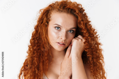 Obraz na plátně Portrait of an attractive woman with long curly red hair