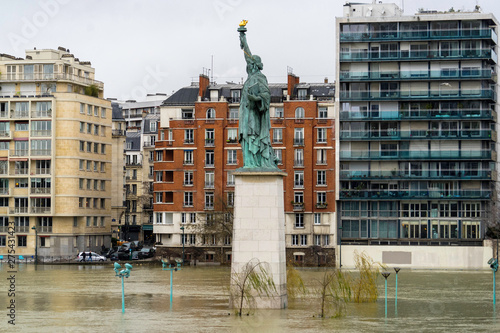 Europe, France, Ile de France, Paris, Statue of Liberty, by Auguste Bartholdi, on l'Ile aux Cygnes (The Isle of Swans) near the Pont de Grenelle, 15th arrondissement. January 2018.
