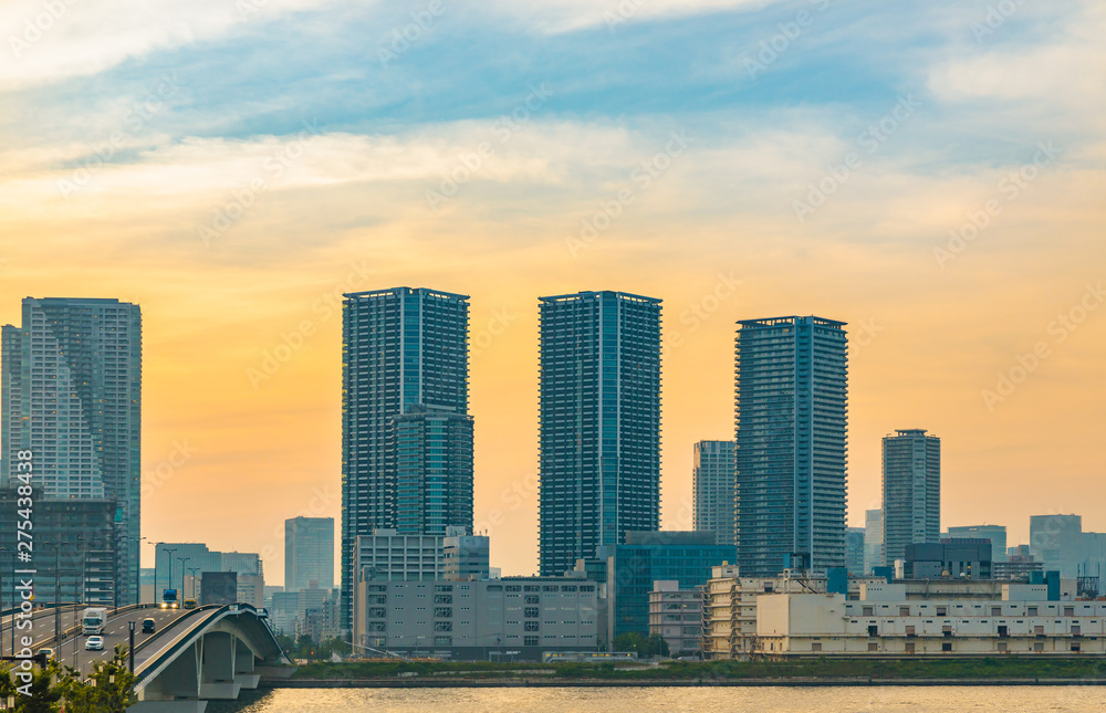 Fototapeta premium 夕暮れの東京のビル群