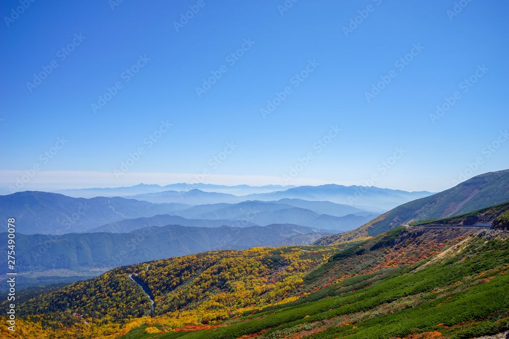 Fototapeta premium 秋 乗鞍山頂畳平からの紅葉風景