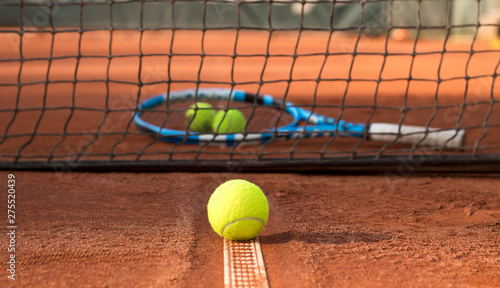 tennis ball on a tennis court   © Hazal