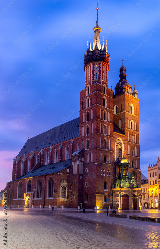 Naklejka premium Krakow. Market square in the night lights at sunrise.