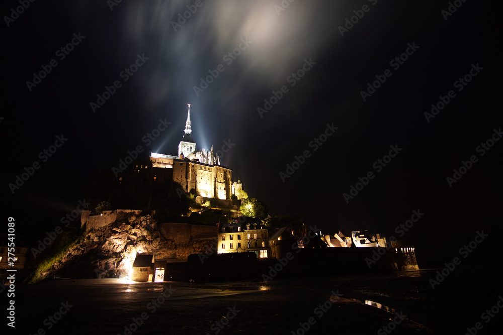 Obraz premium Mont St Michel with holy cloud