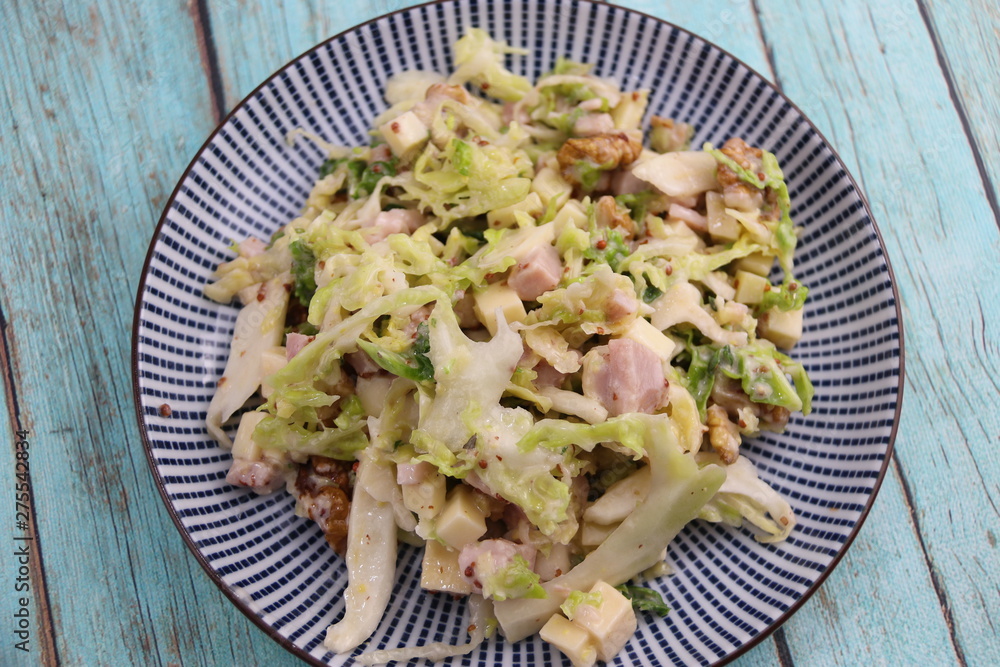 Salade de choux sur une assiette