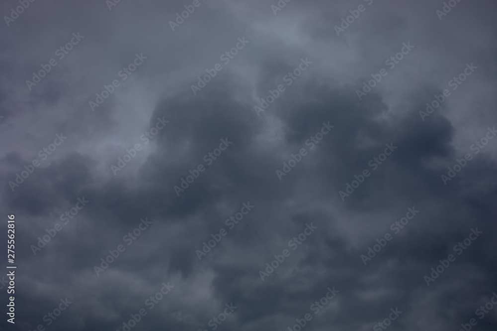 The black cloud comes drove the thunder and lightning The black cloud comes drove the thunder and lightning