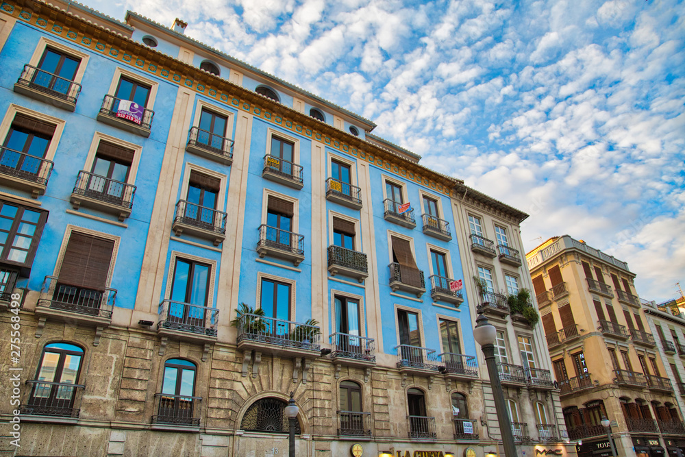 Fototapeta premium Granada, Spain-October 16, 2018: Granada streets and Spanish architecture in a scenic historic city center