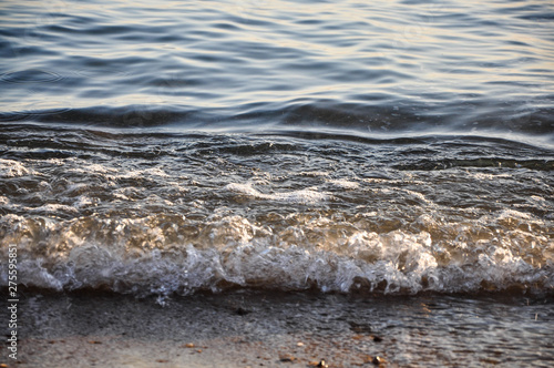 Fényképezés A small wave coming ashore