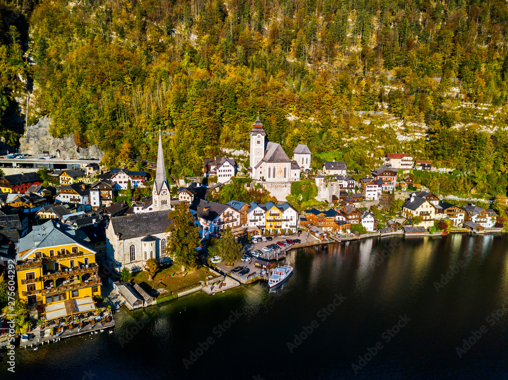 Fototapeta premium Sunrise view of famous Hallstatt mountain village with Hallstatter lake, Austria