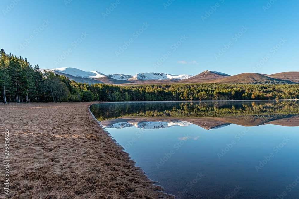 Naklejka premium lake in the mountains