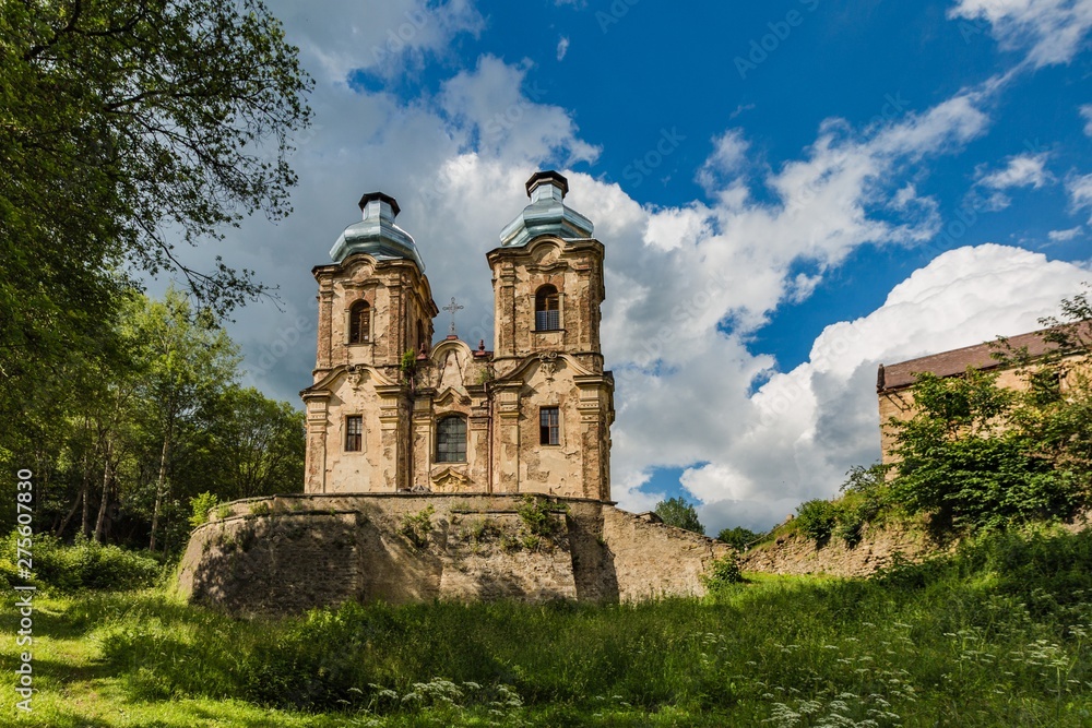 Obraz premium Skoky, Zlutice / Czech Republic - June 21 2019: Baroque church of the Virgin Mary Visitation in Skoky, Maria Stock, is a former pilgrimage place in West Bohemia. Sunny day, blue sky with clouds.