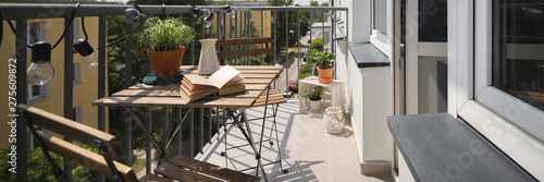 Photographie Balcony with wooden table